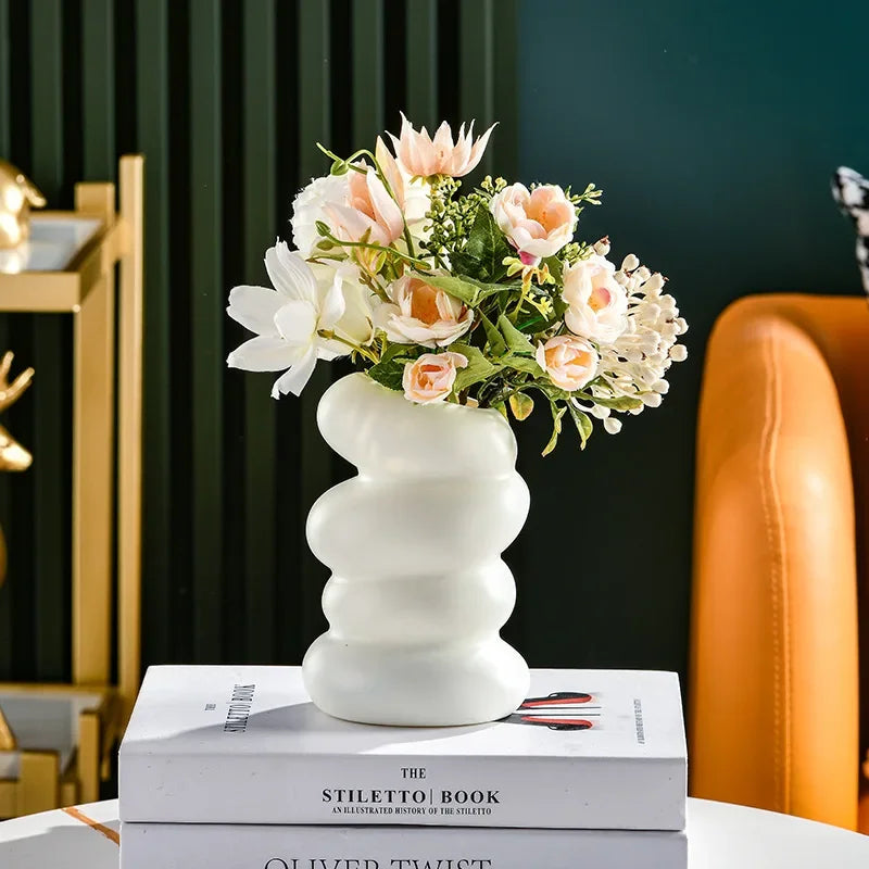 Vase en spirale en plastique blanc nordique