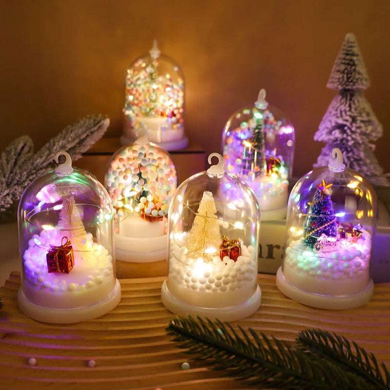 Sapin de Noël miniature dans un dôme en plastique avec lumières LED