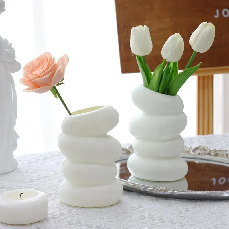 Vase en spirale en plastique blanc nordique