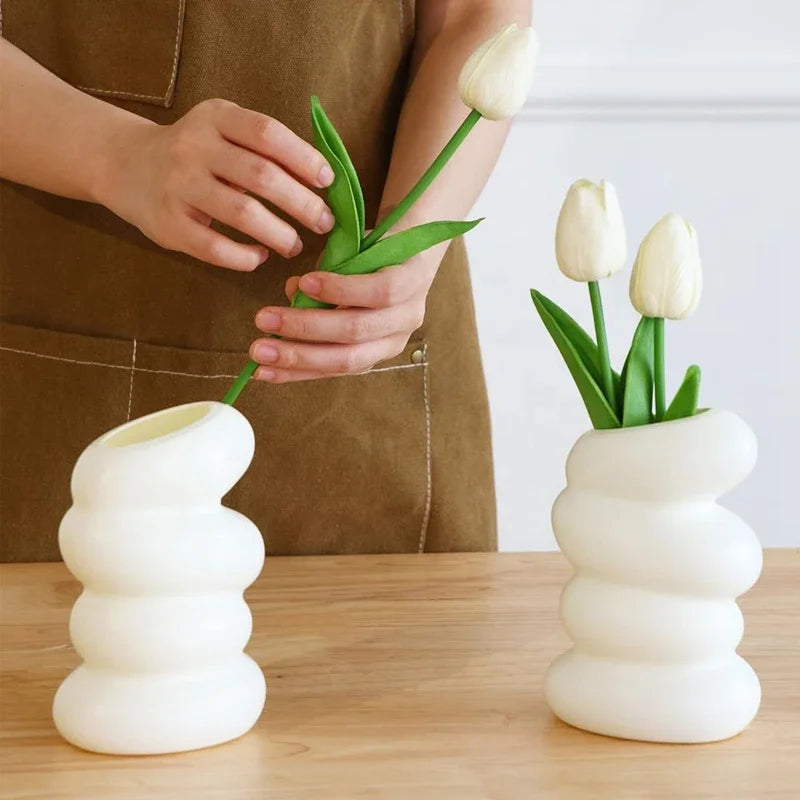 Vase en spirale en plastique blanc nordique